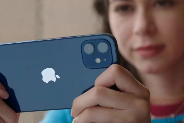 iPhone12实机演示LOL手游，苹果与中国游戏的隐秘往事