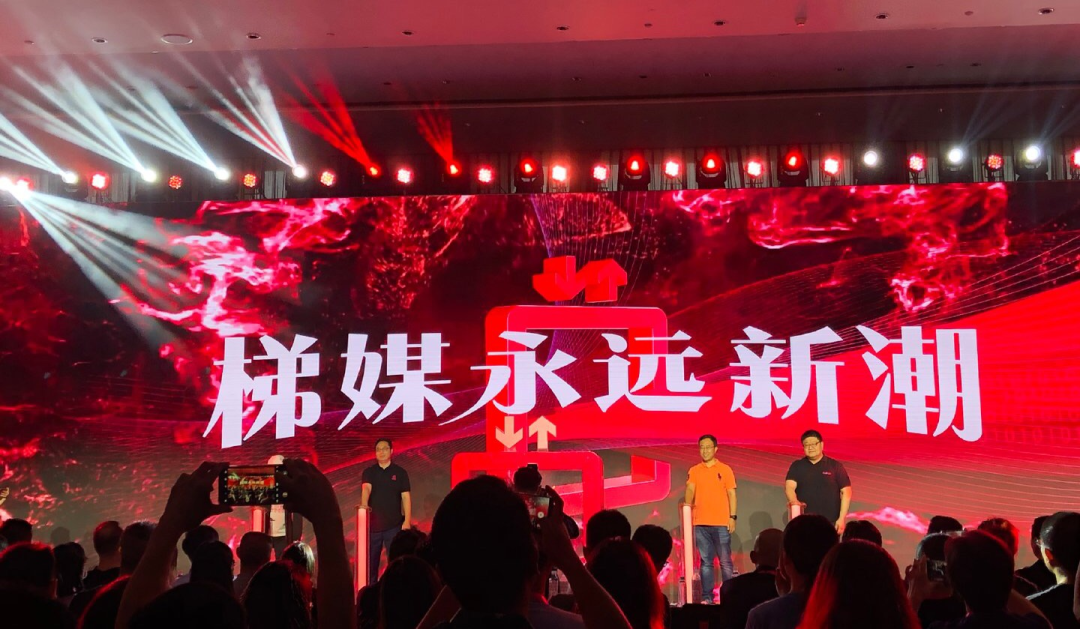 ​抢滩电梯广告：魔音贯耳、巨头加持