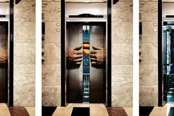 ​抢滩电梯广告：魔音贯耳、巨头加持