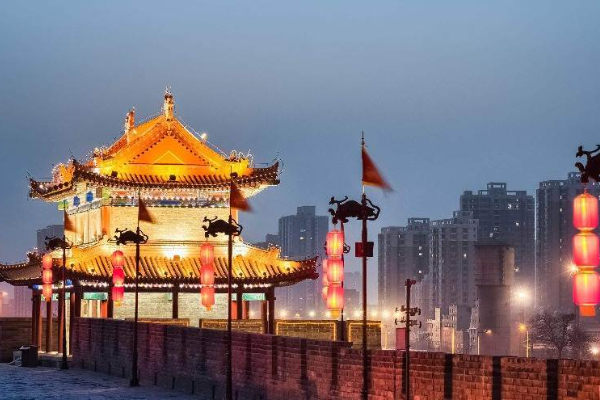 陕西首富变迁背后的区域经济阅读题