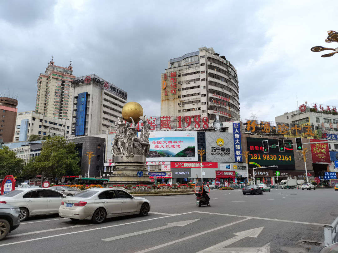 走访酒城这座城市一半的税收来自酒
