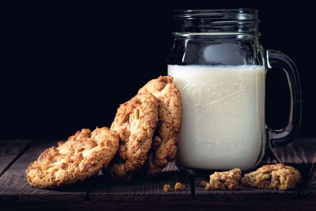 曾被当猪饲料的脱脂奶，凭什么比全脂奶卖得贵？
