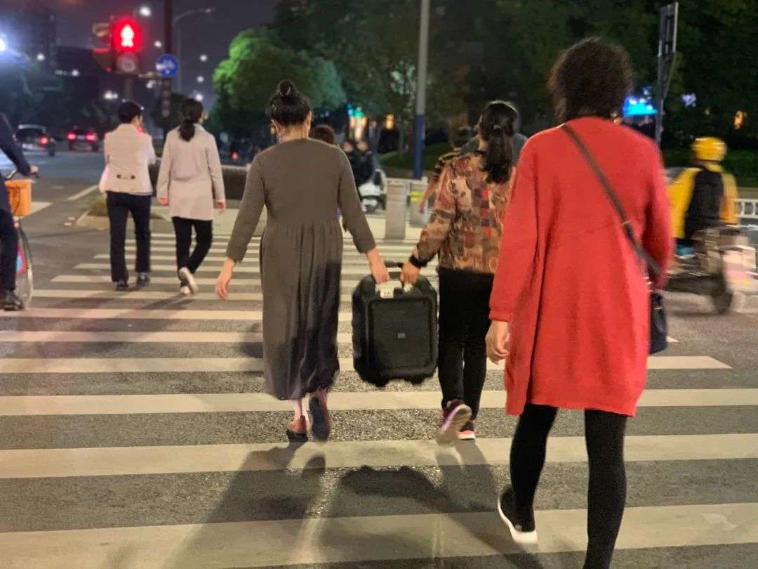 抓住广场舞大妈，这个神器线上一年卖1亿，商家闷声发大财