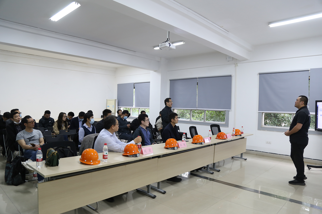 西部赛区获奖项目代表参观重庆工业互联网制造标杆企业天人集团