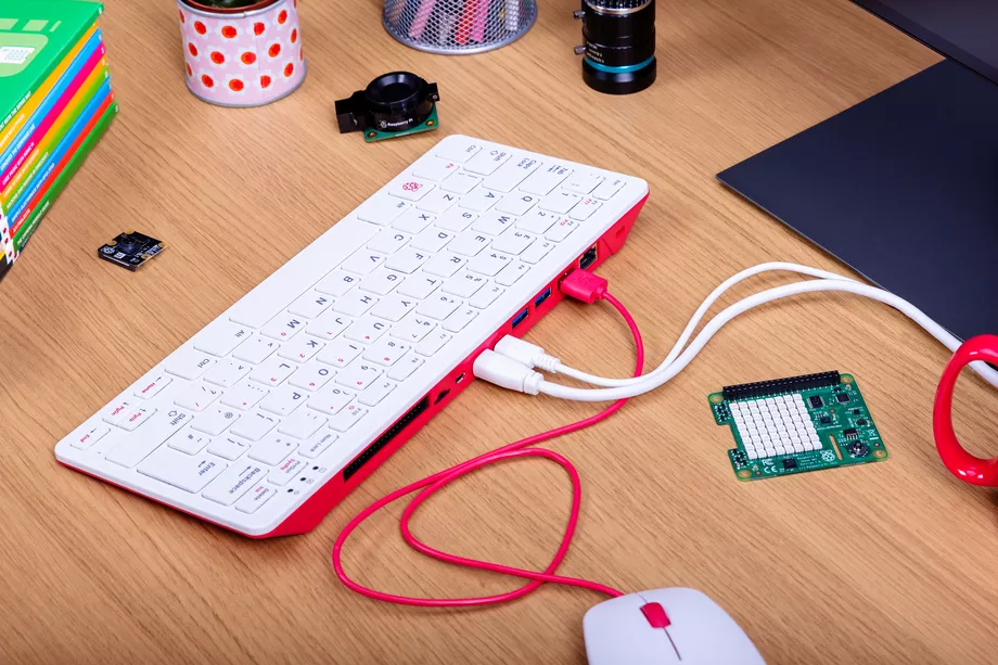 树莓派400已发布，「键盘」内置ARM芯片，连接显示器就是一台电脑