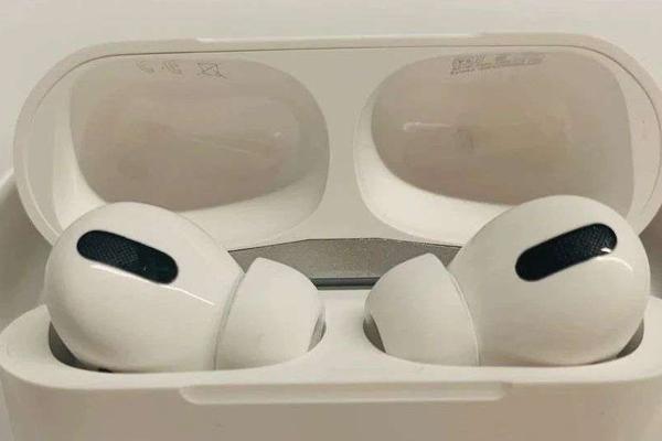揭秘山寨AirPods暴利江湖：有人月赚数千万，苹果为何坐视不理？