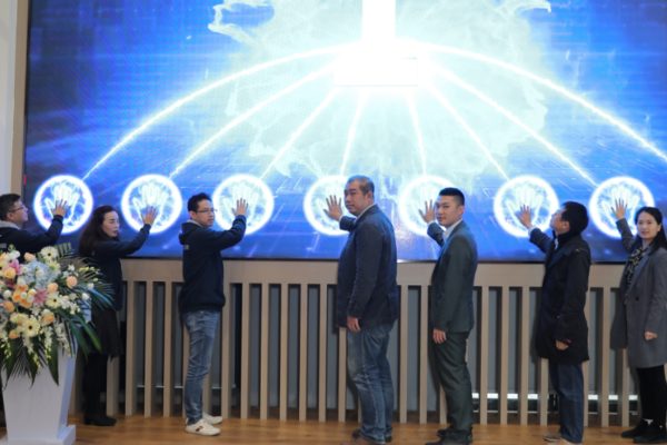 两江新区第三届“猪八戒网杯”编程马拉松烧脑完赛