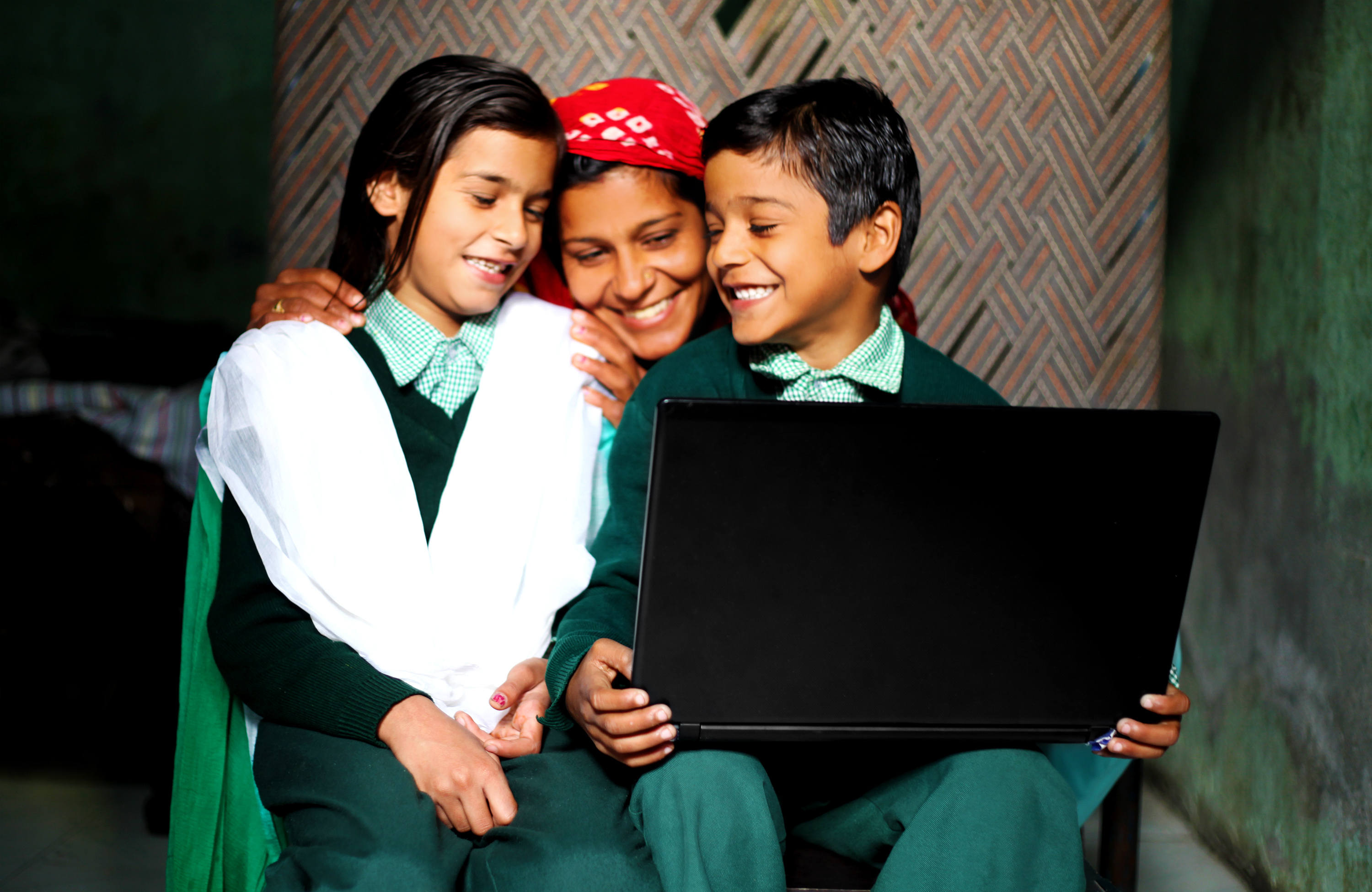 网课在印度：开小差的学生和跃跃欲试的科技公司