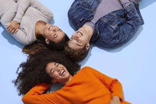 “出奇制胜”：从教科书租赁，做成百亿美金在线教育公司  | 创投研究