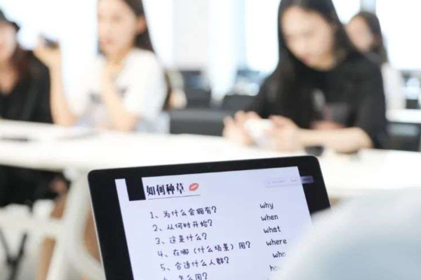 站在张大奕背后的男人冯敏：做网红生意，如经营足球俱乐部