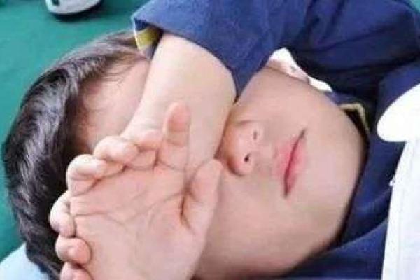 “我花20000元，买来孩子性早熟”：千亿保健品市场，这次瞄准了儿童