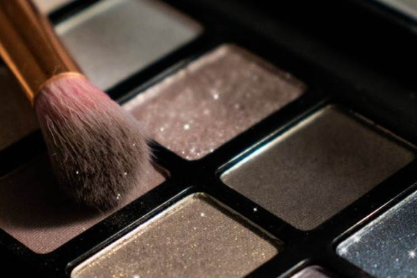 破千亿，进口化妆品规模创历史新高