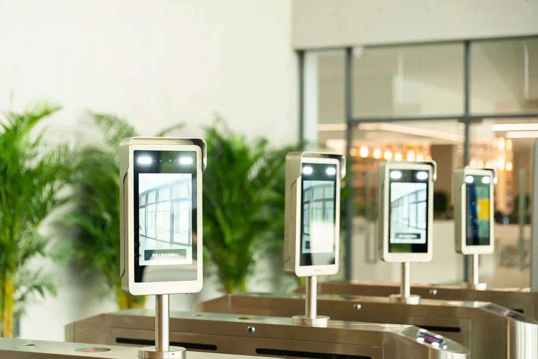 我，看房没戴头盔，损失二十万