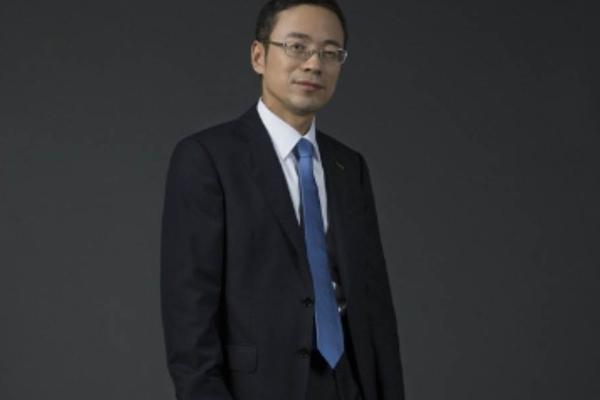 李东辉任吉利控股集团CEO，安聪慧任集团总裁