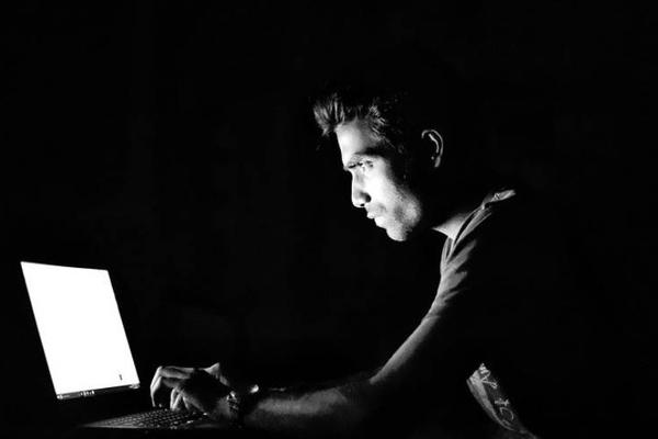 揭秘9.9元理财课：被忽悠的学员与致富的卖课人