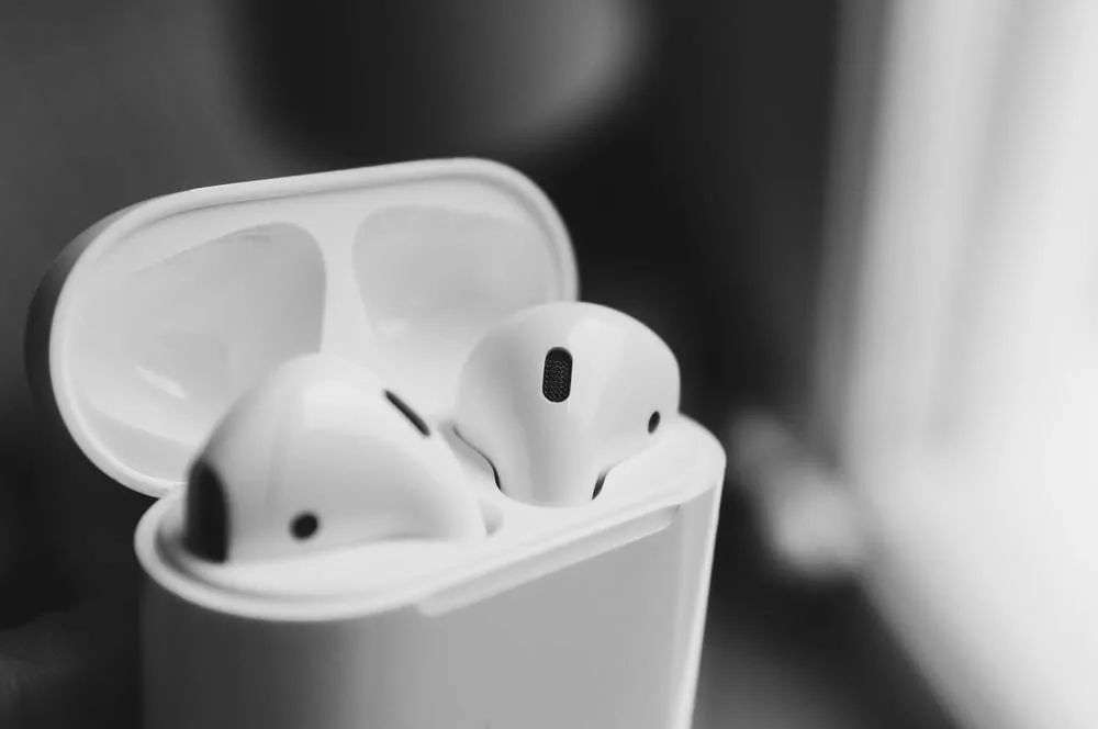 取消耳机孔的 4 年后，苹果居然把耳机卖到了四千块