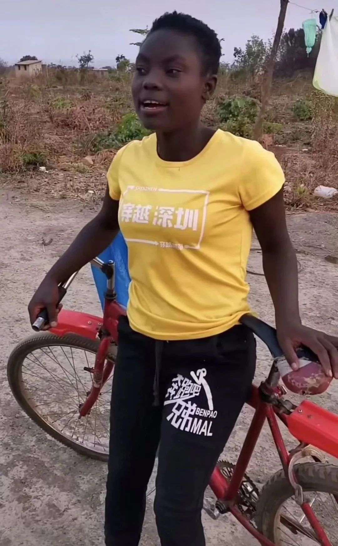 非洲人最时髦的衣服，是你扔掉的二手货