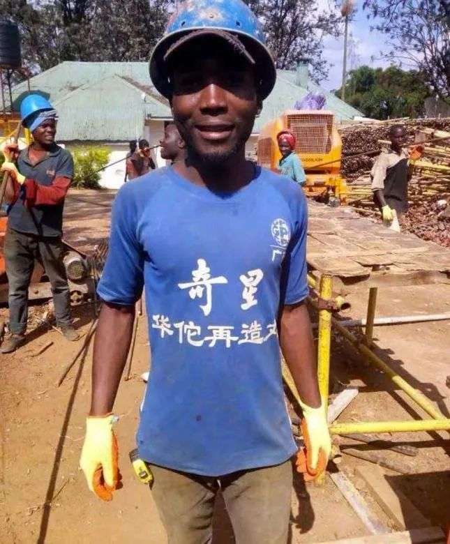 非洲人最时髦的衣服，是你扔掉的二手货