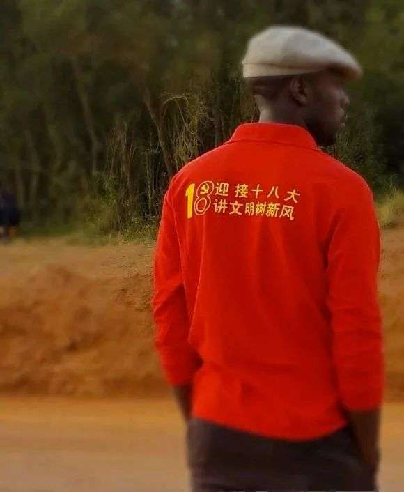 非洲人最时髦的衣服，是你扔掉的二手货