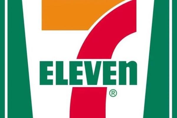 7-11推夜店风主题店，反映的是线下店旺盛的求生欲