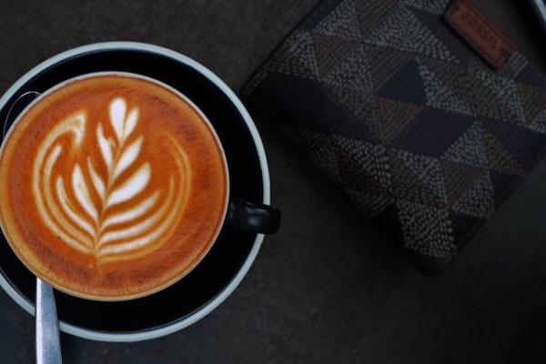 2020新消费饮品复盘：咖啡热度反增，奶茶头部上市，无糖走红