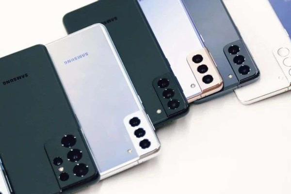 三星GalaxyS21上手：摄像头设计很吸睛，超大杯能同时开2K+120Hz