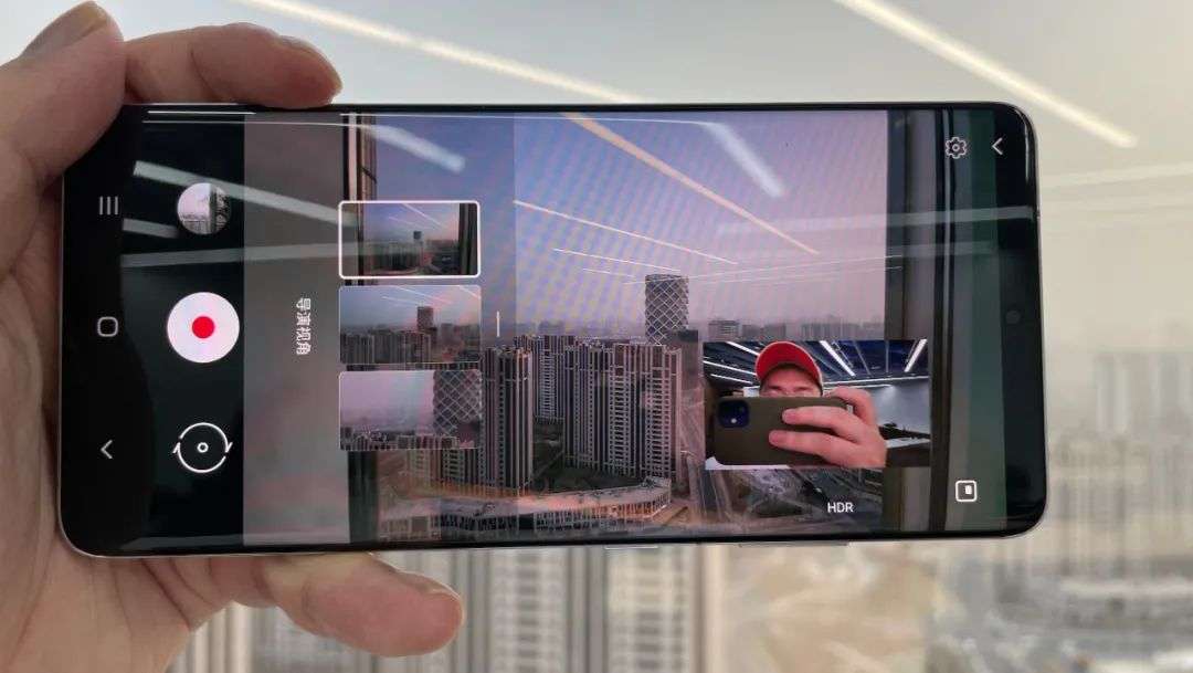 三星GalaxyS21上手：摄像头设计很吸睛，超大杯能同时开2K+120Hz