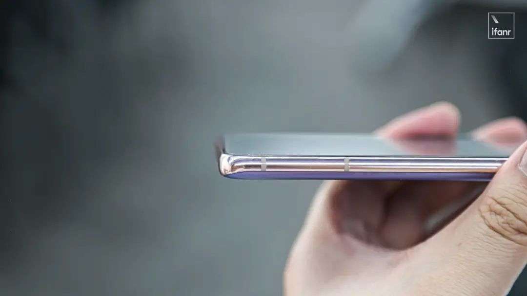 三星GalaxyS21上手：摄像头设计很吸睛，超大杯能同时开2K+120Hz