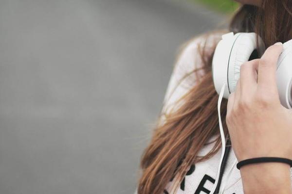 叫醒「耳朵」，腾讯全军出击？