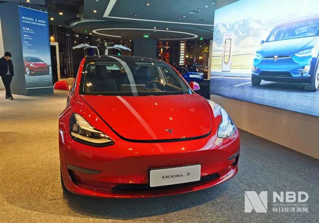 上海特斯拉Model 3爆炸起火是因为碰撞？网友“不买账”，专家称“安全问题是新能源车发展关键”