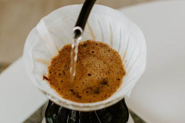 这届年轻人，都掉到了颜值的坑里