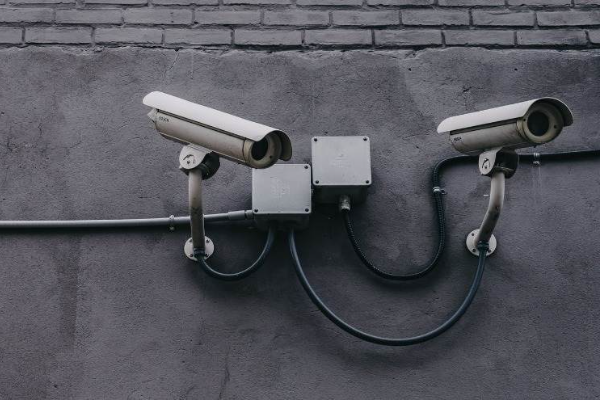 监控那个“坏学生”