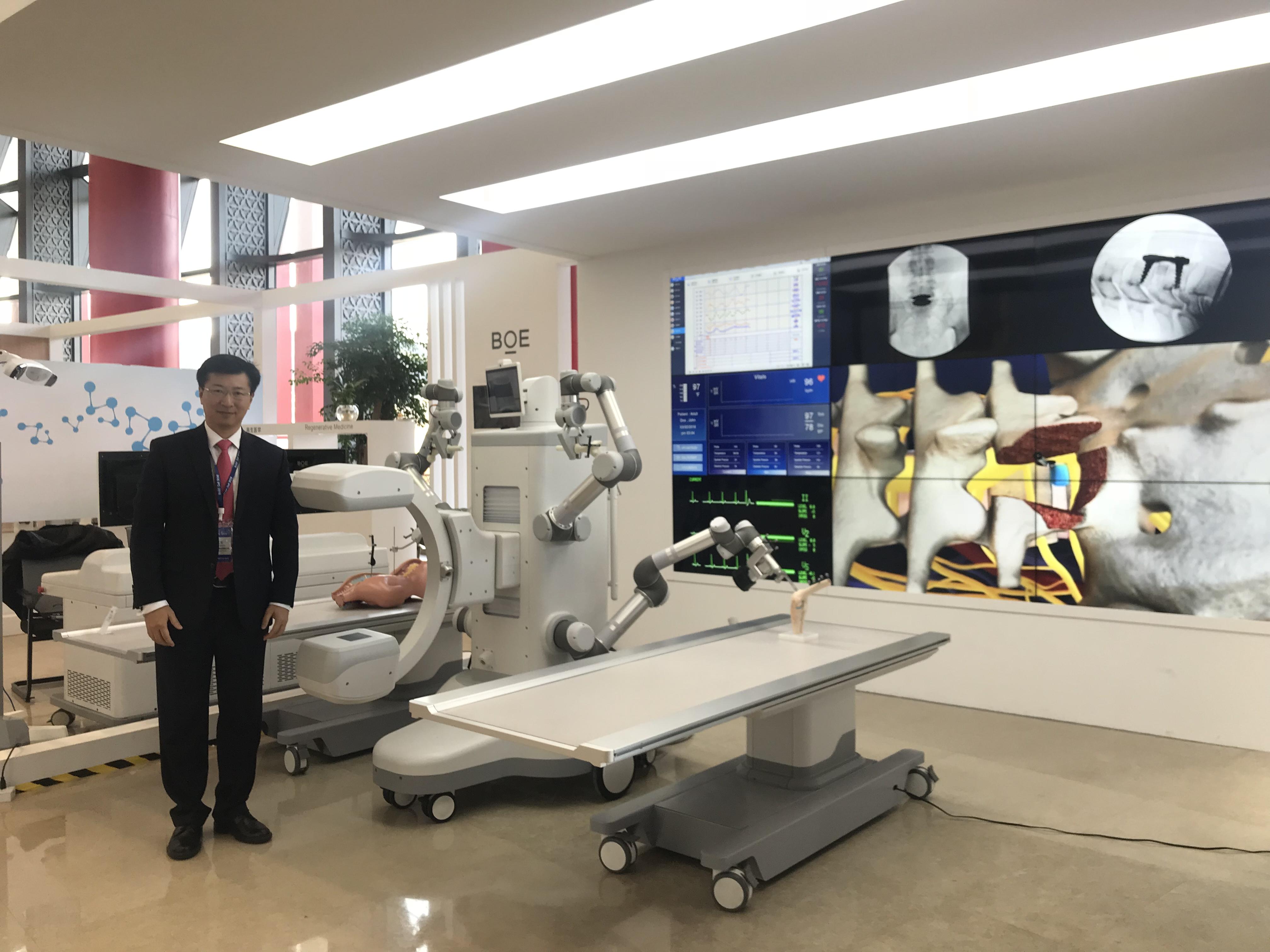 骨科手术，「富华医疗」研发仿生骨科耗材+多臂手术机器人