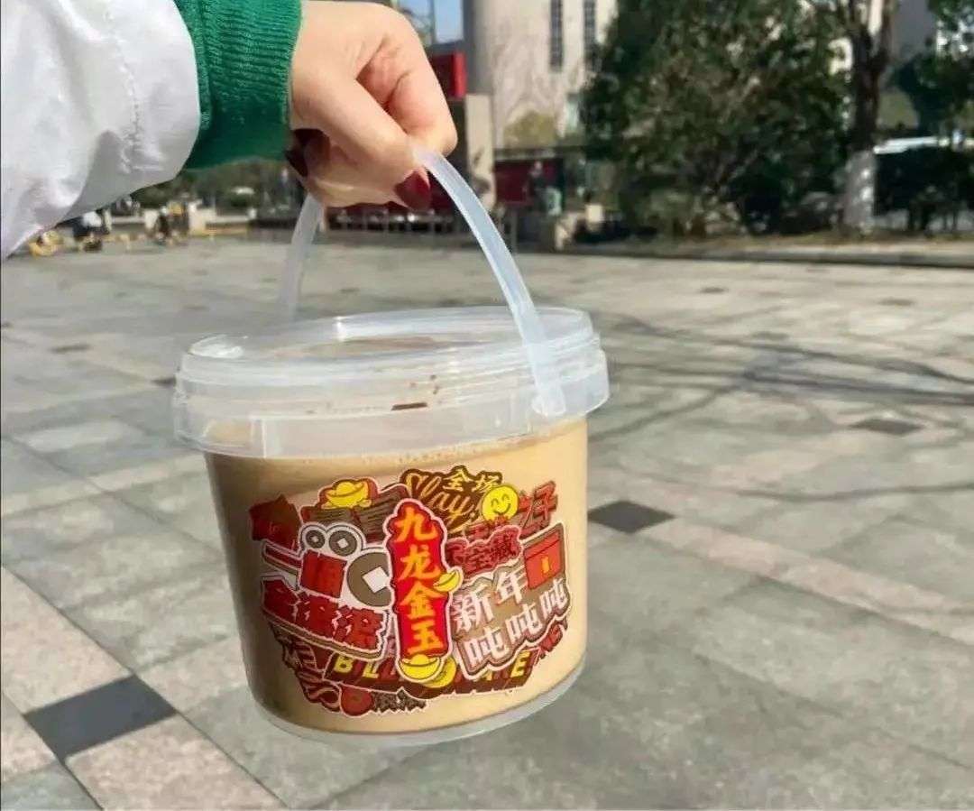 推家庭装:肯德基上了1.5l桶装奶茶