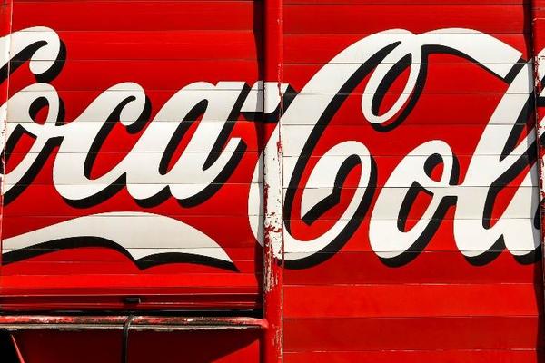 业绩快报 | 可口可乐Q4经营利润同比增长8%，2020年营收达330.14亿美元