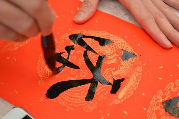 一人食年夜饭，他们将思乡之情“打包收藏”