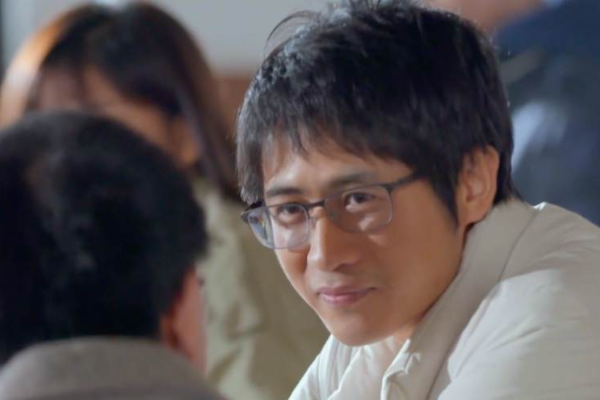 中年韩寒，赚钱才是正经事