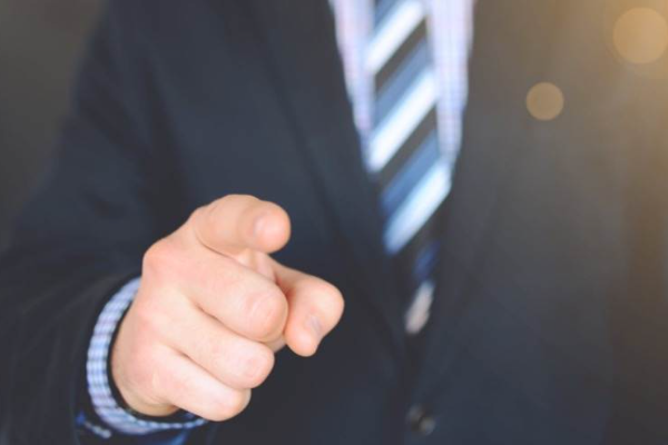 用错1个人，亏了2个亿