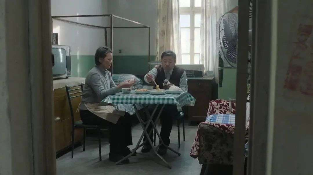 疫情中失独的武汉老人，我在春节教他剪视频、用微信