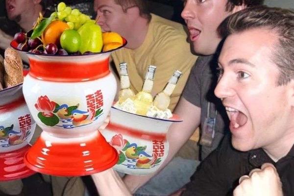 中国痰盂国外爆火变身「东方果篮」，这样的文化「反差懵」可以多一些