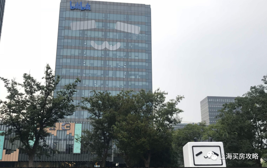 b站总部就在五角场背后的国正中心,马上就要搬到东外滩啦.