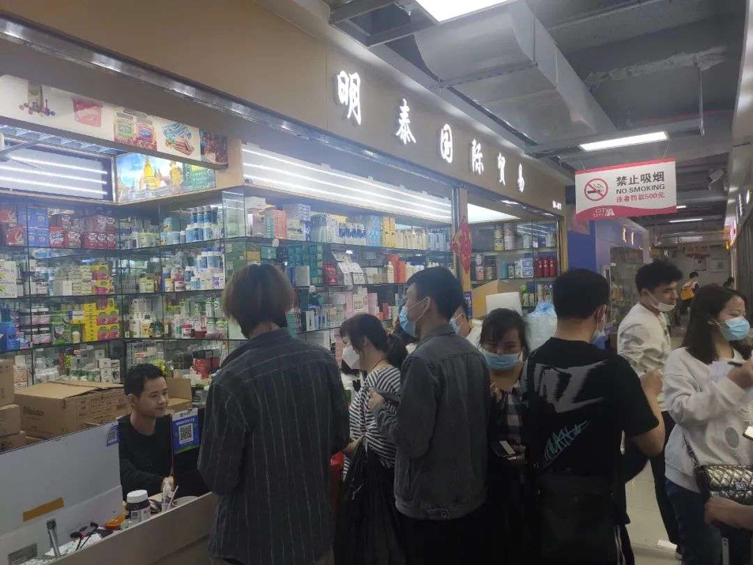 美妆缉私风暴后的深圳华强北：跟风做起进口食品，商家抱怨淡季收支难平衡