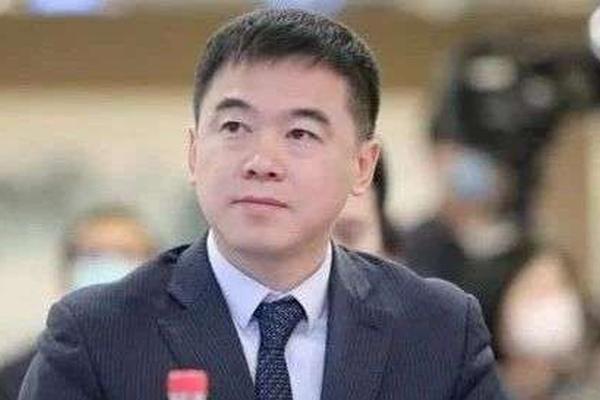 豪掷10亿创北大捐赠纪录，中国教培首富李永新的资本腾挪术