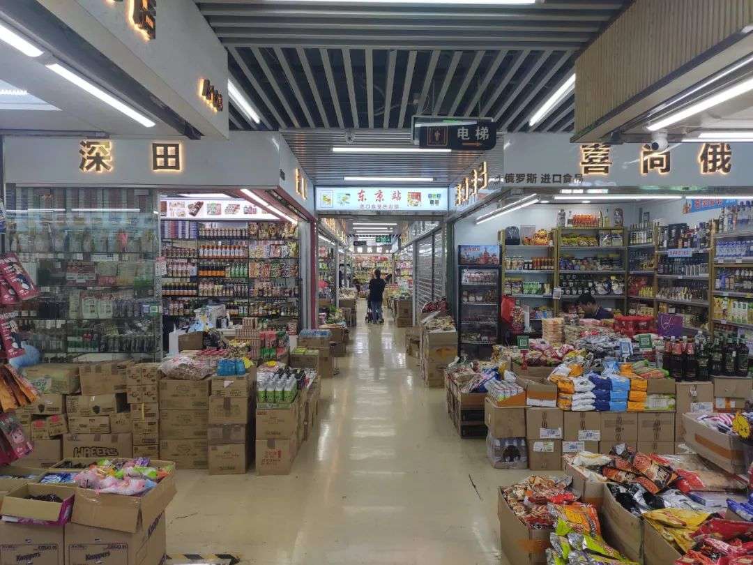 美妆缉私风暴后的深圳华强北：跟风做起进口食品，商家抱怨淡季收支难平衡