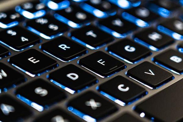 一套键盘花100万？这个圈子有多神奇