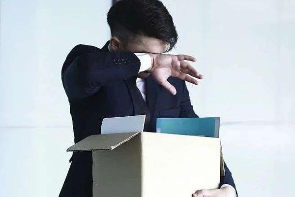 多少人，一边疯狂跳槽，一边疯狂后悔