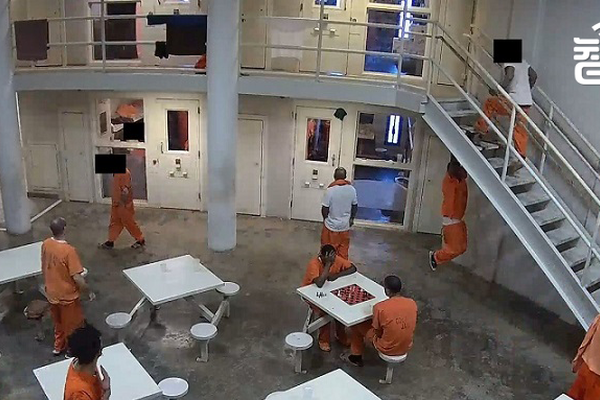 黑客入侵15万个摄像头，偶然曝光特斯拉上海工厂实况