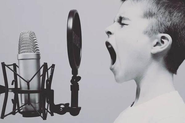 零基础学配音月入四万，靠谱吗？