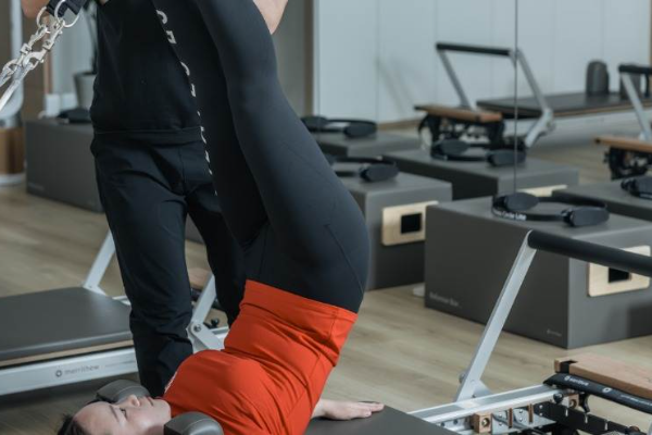 会有像教练一样智能的健身器械吗？「逅选科技」想让普拉提走进家庭