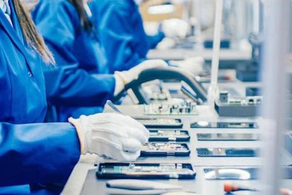 饭碗支在苹果脚背上的欧菲光们，是时候进行价值重估了？